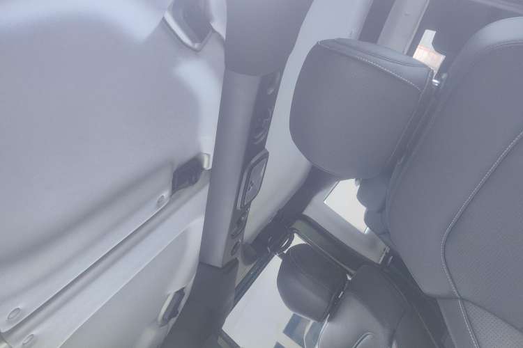 Used BAIC Off-Road BJ40 2023 2.0T Automatic Four-Wheel Drive Urban Hunter Edition Chivalrous Type Headliner