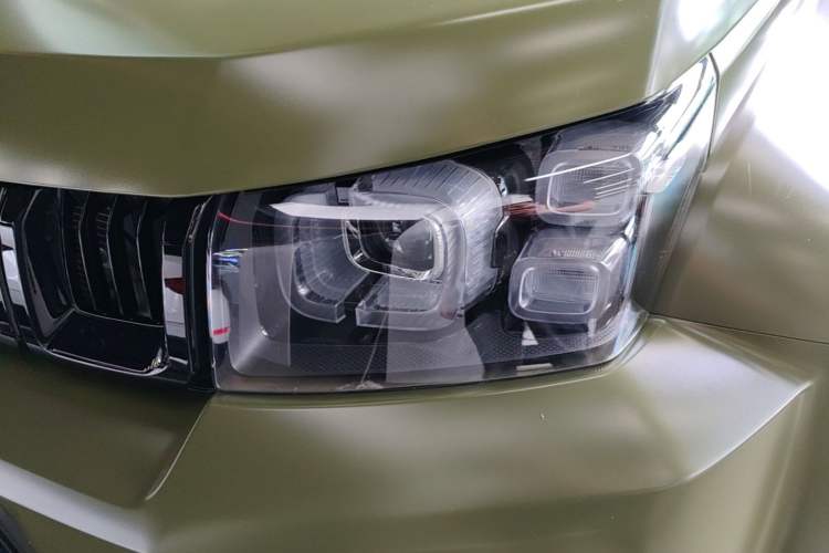 Used BAIC Off-Road BJ40 2023 2.0D Automatic Four-Wheel Drive Blade Hero Edition Adventurer Type Left Front Headlight