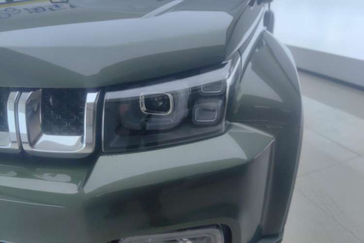 Used BAIC Off-Road BJ40 2023 2.0T Automatic Four-Wheel Drive Urban Hunter Edition Chivalrous Type Left Front Headlight