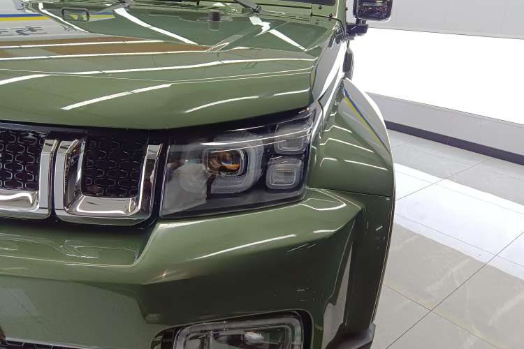 Used BAIC Off-Road BJ40 2023 2.0T Automatic Four-Wheel Drive Urban Hunter Edition Chivalrous Type Left Front Headlight