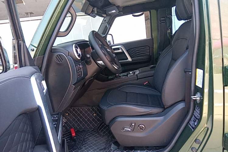 Used BAIC Off-Road BJ40 2023 2.0T Automatic Four-Wheel Drive Urban Hunter Edition Prestige Version Left Front Seat