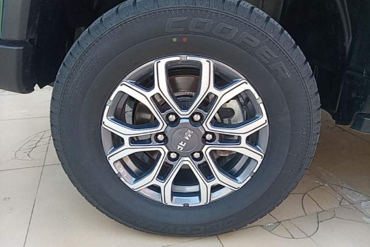 Used BAIC Off-Road BJ40 2023 2.0T Automatic Four-Wheel Drive Urban Hunter Edition Prestige Version Left Front Wheel Hub