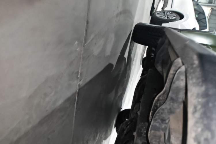 Used BAIC Off-Road BJ40 2023 2.0D Automatic Four-Wheel Drive Blade Hero Edition Adventurer Type (with Front and Rear Electronic Locks) Left Side Sill