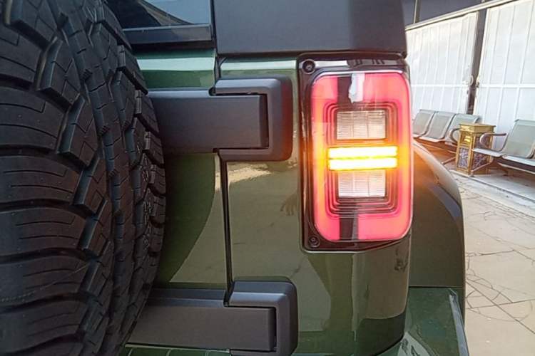 Used BAIC Off-Road BJ40 2023 2.0T Automatic Four-Wheel Drive Urban Hunter Edition Prestige Version Right Rear Taillight