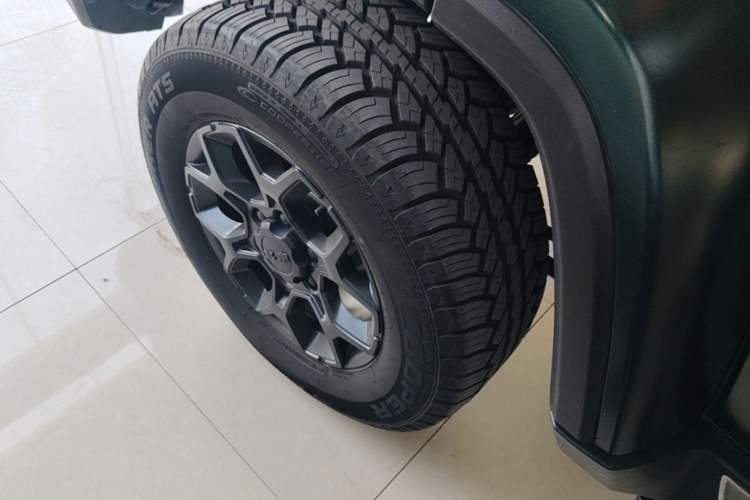 Used BAIC Off-Road BJ40 2023 2.0D Automatic Four-Wheel Drive Blade Hero Edition Adventurer Type Right Rear Wheel Hub