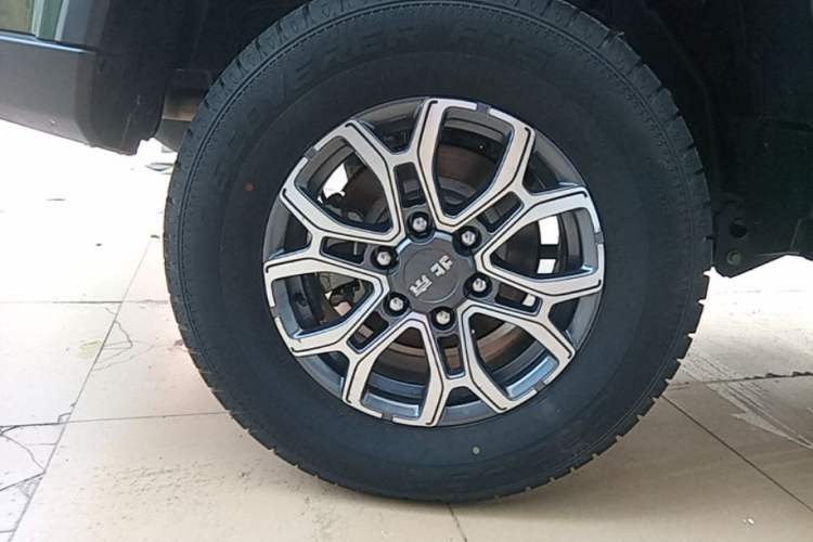 Used BAIC Off-Road BJ40 2023 2.0T Automatic Four-Wheel Drive Urban Hunter Edition Prestige Version Right Rear Wheel Hub