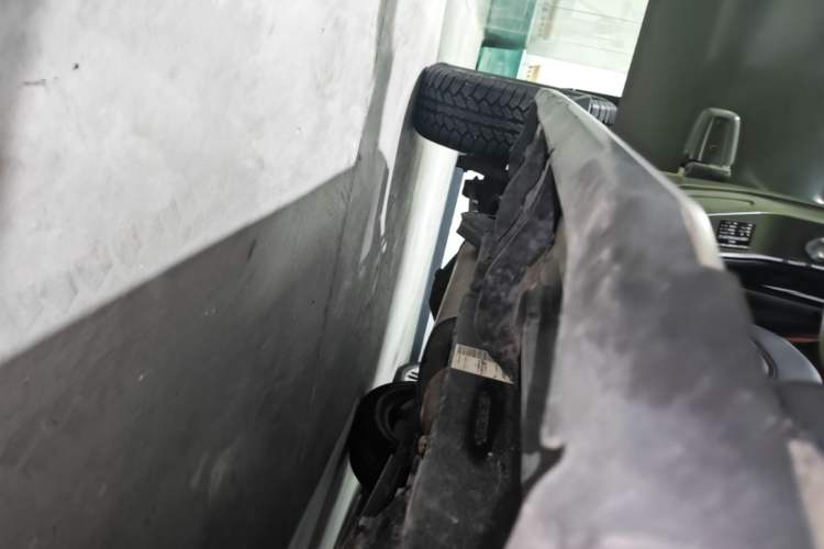 Used BAIC Off-Road BJ40 2023 2.0D Automatic Four-Wheel Drive Blade Hero Edition Adventurer Type (with Front and Rear Electronic Locks) Right Side Sill