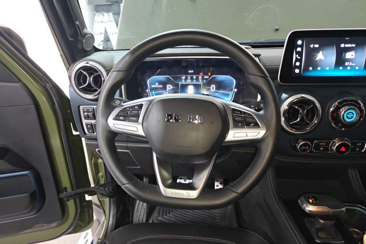 Used BAIC Off-Road BJ40 2023 2.0D Automatic Four-Wheel Drive Blade Hero Edition Adventurer Type (with Front and Rear Electronic Locks) Steering Wheel