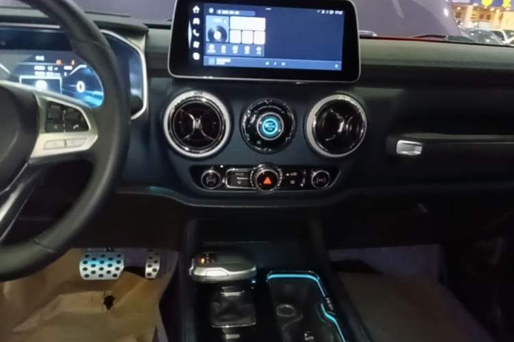 Used BAIC Off-Road BJ40 2023 2.0T Automatic Four-Wheel Drive Urban Hunter Edition Chivalrous Type Audio And AC Panel