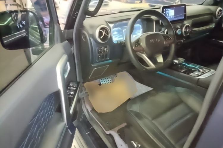 Used BAIC Off-Road BJ40 2023 2.0T Automatic Four-Wheel Drive Urban Hunter Edition Chivalrous Type Driver Seat