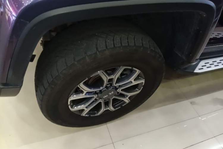 Used BAIC Off-Road BJ40 2023 2.0T Automatic Four-Wheel Drive Urban Hunter Edition Chivalrous Type Left Front Wheel Hub