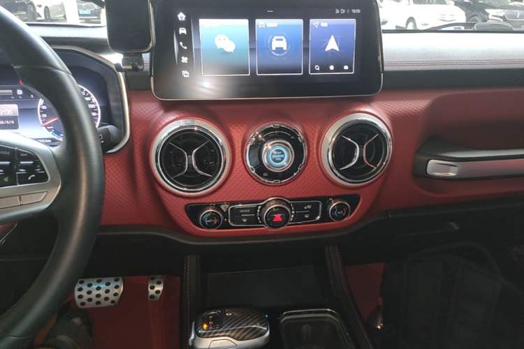 Used BAIC Off-Road BJ40 2023 2.0D Automatic Four-Wheel Drive Blade Hero Edition Adventurer Type Audio And AC Panel