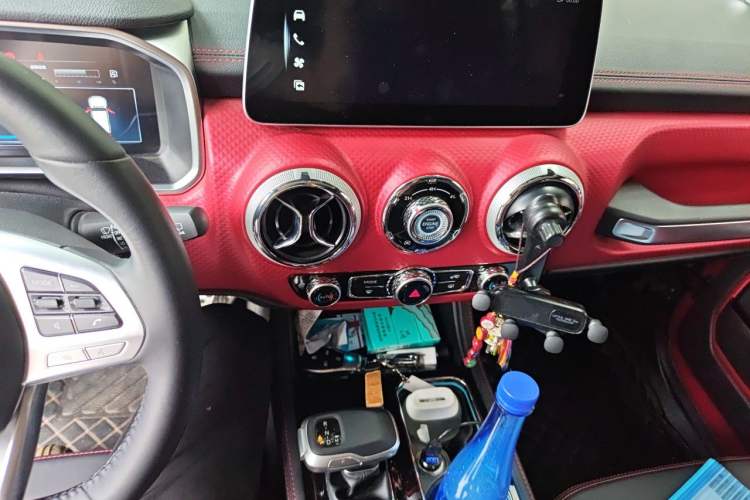 Used BAIC Off-Road BJ40 2023 2.0D Automatic Four-Wheel Drive Blade Hero Edition Adventurer Type Audio And AC Panel