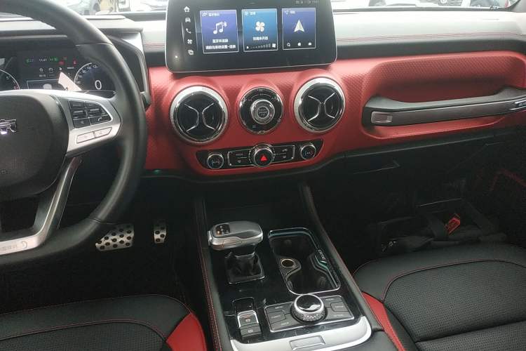 Used BAIC Off-Road BJ40 2023 2.0T Automatic Four-Wheel Drive Urban Hunter Edition Chivalrous Type Audio And AC Panel