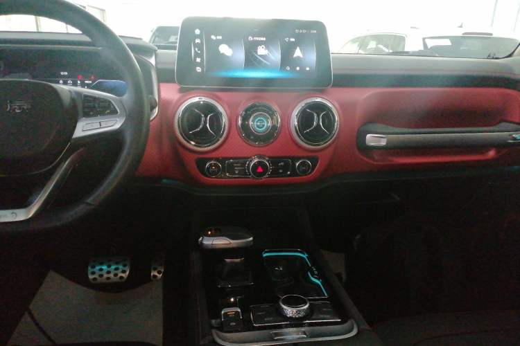 Used BAIC Off-Road BJ40 2023 2.0T Automatic Four-Wheel Drive Urban Hunter Edition Chivalrous Type Audio And AC Panel
