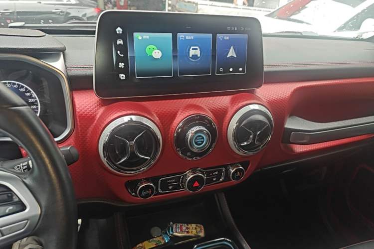 Used BAIC Off-Road BJ40 2023 2.0T Automatic Four-Wheel Drive Urban Hunter Edition Chivalrous Type Audio And AC Panel