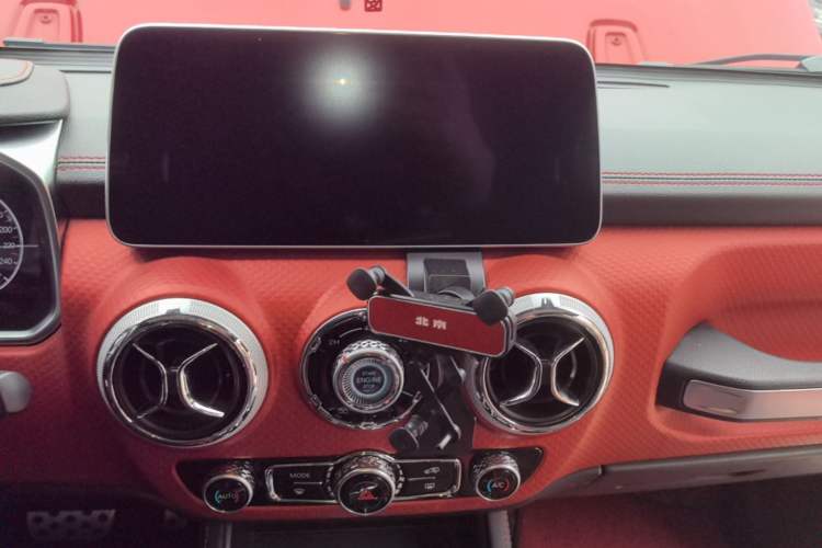 Used BAIC Off-Road BJ40 2023 2.0T Automatic Four-Wheel Drive Urban Hunter Edition Chivalrous Type Audio And AC Panel