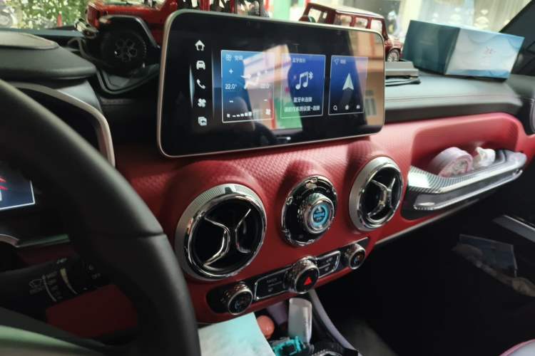 Used BAIC Off-Road BJ40 2023 2.0T Automatic Four-Wheel Drive Urban Hunter Edition Chivalrous Type Audio And AC Panel