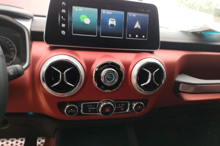Used BAIC Off-Road BJ40 2023 2.0T Automatic Four-Wheel Drive Urban Hunter Edition Chivalrous Type Audio And AC Panel