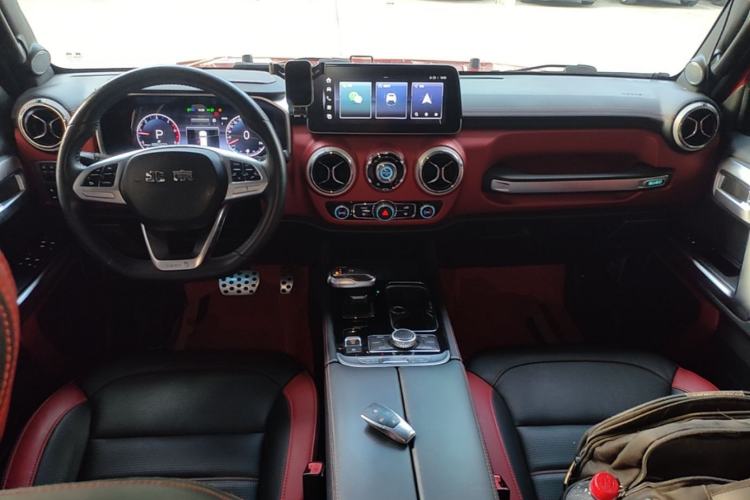 Used BAIC Off-Road BJ40 2023 2.0D Automatic Four-Wheel Drive Blade Hero Edition Adventurer Type Center Console