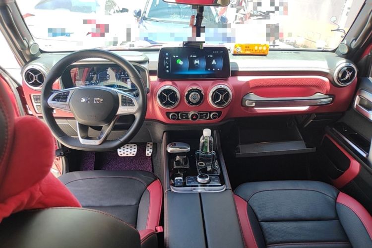Used BAIC Off-Road BJ40 2023 2.0T Automatic Four-Wheel Drive Urban Hunter Edition Chivalrous Type Center Console