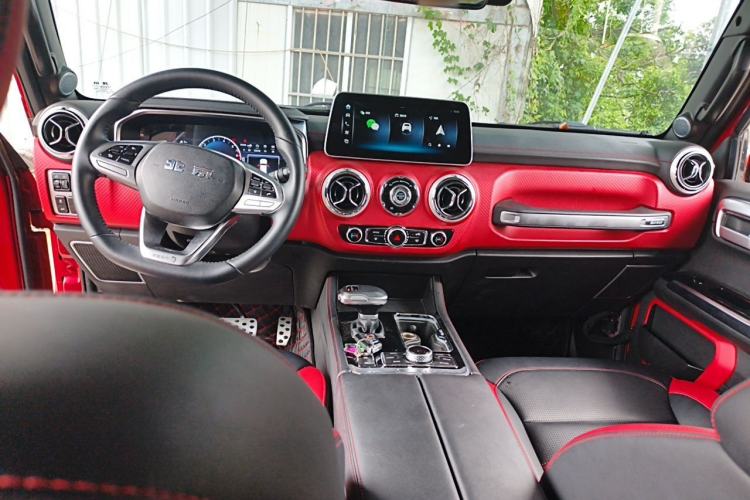 Used BAIC Off-Road BJ40 2023 2.0T Automatic Four-Wheel Drive Urban Hunter Edition Chivalrous Type Center Console