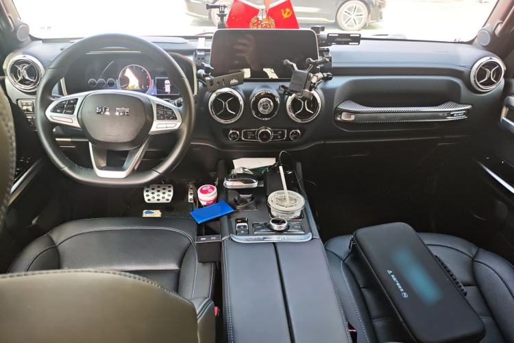 Used BAIC Off-Road BJ40 2023 2.0D Automatic Four-Wheel Drive Blade Hero Edition Adventurer Type Center Console