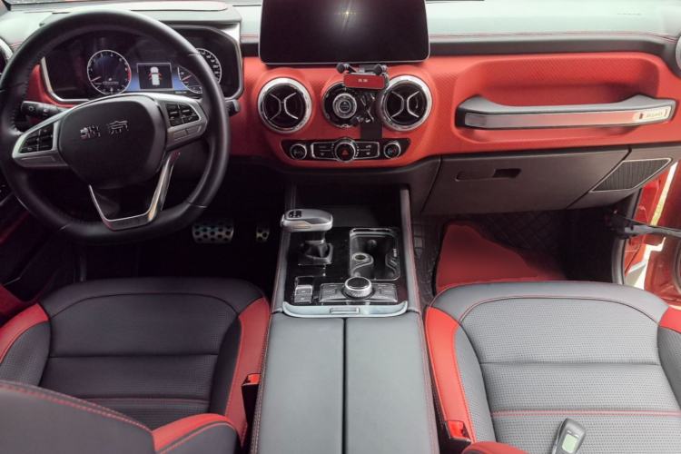 Used BAIC Off-Road BJ40 2023 2.0T Automatic Four-Wheel Drive Urban Hunter Edition Chivalrous Type Center Console