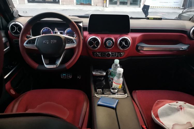 Used BAIC Off-Road BJ40 2023 2.0T Automatic Four-Wheel Drive Urban Hunter Edition Chivalrous Type Center Console