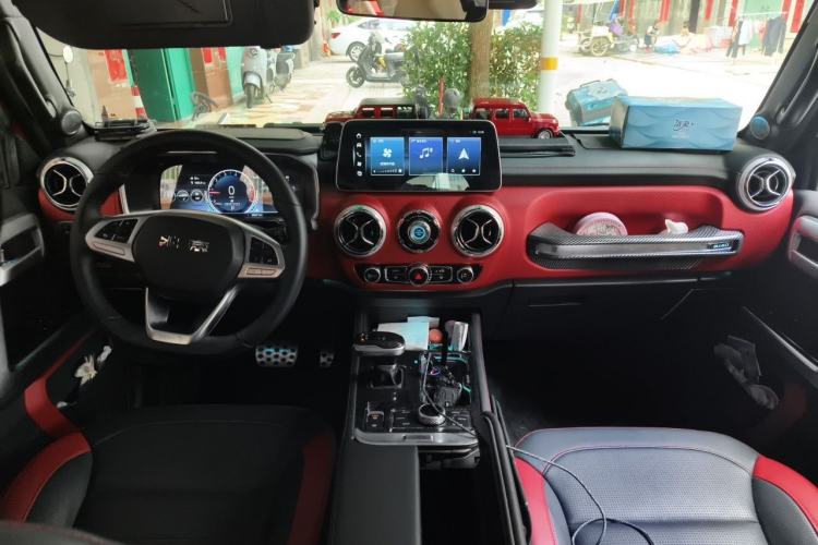 Used BAIC Off-Road BJ40 2023 2.0T Automatic Four-Wheel Drive Urban Hunter Edition Chivalrous Type Center Console