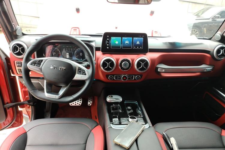 Used BAIC Off-Road BJ40 2023 2.0T Automatic Four-Wheel Drive Urban Hunter Edition Chivalrous Type Center Console