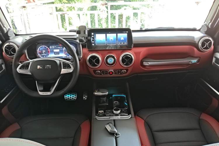 Used BAIC Off-Road BJ40 2023 2.0D Automatic Four-Wheel Drive Blade Hero Edition Adventurer Type Center Console
