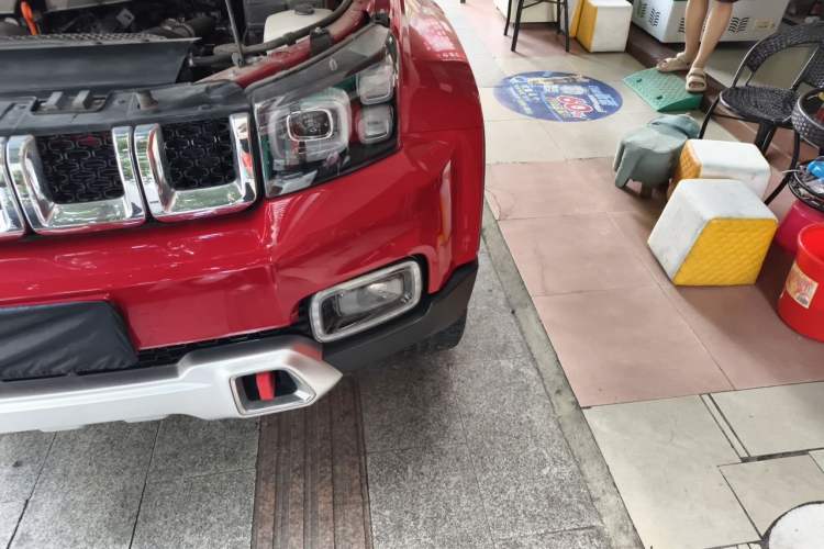 Used BAIC Off-Road BJ40 2023 2.0T Automatic Four-Wheel Drive Urban Hunter Edition Chivalrous Type Engine Bay Left