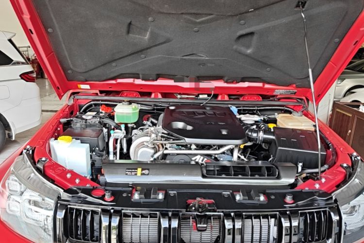 Used BAIC Off-Road BJ40 2023 2.0D Automatic Four-Wheel Drive Blade Hero Edition Adventurer Type Engine Bay
