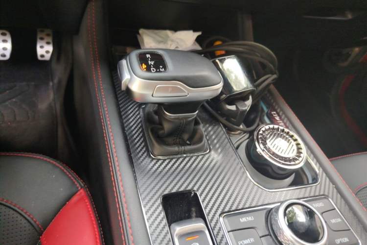 Used BAIC Off-Road BJ40 2023 2.0D Automatic Four-Wheel Drive Blade Hero Edition Adventurer Type (with Front and Rear Electronic Locks) Gear Lever