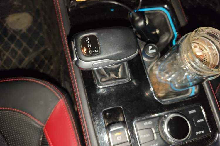 Used BAIC Off-Road BJ40 2023 2.0T Automatic Four-Wheel Drive Urban Hunter Edition Chivalrous Type Gear Lever