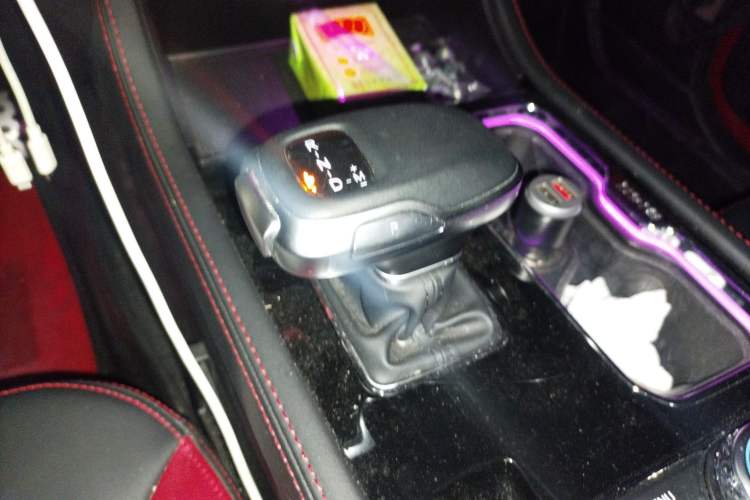 Used BAIC Off-Road BJ40 2023 2.0T Automatic Four-Wheel Drive Urban Hunter Edition Prestige Version Gear Lever