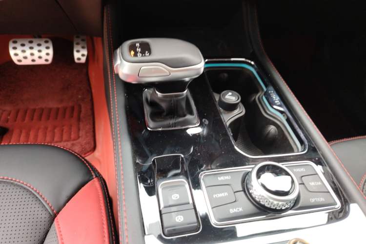 Used BAIC Off-Road BJ40 2023 2.0T Automatic Four-Wheel Drive Urban Hunter Edition Chivalrous Type Gear Lever