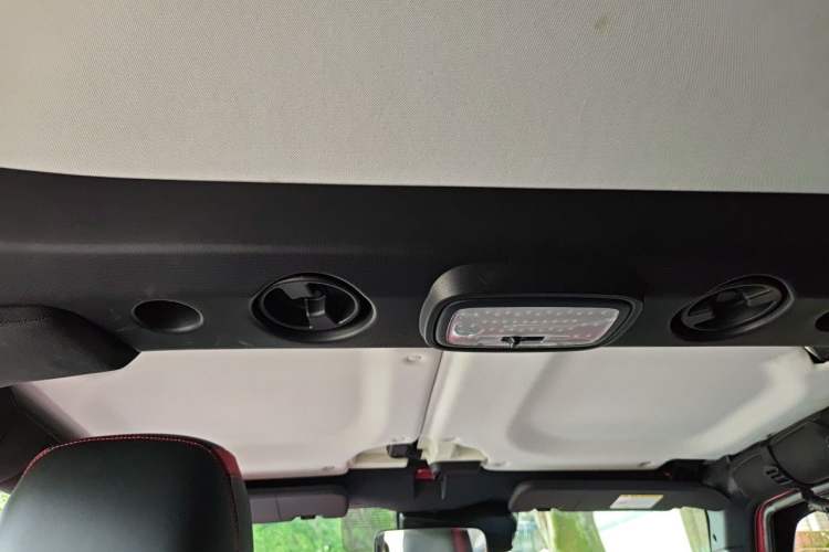 Used BAIC Off-Road BJ40 2023 2.0D Automatic Four-Wheel Drive Blade Hero Edition Adventurer Type Headliner