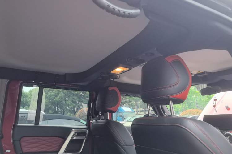Used BAIC Off-Road BJ40 2023 2.0T Automatic Four-Wheel Drive Urban Hunter Edition Chivalrous Type Headliner