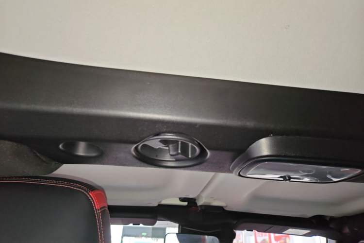 Used BAIC Off-Road BJ40 2023 2.0D Automatic Four-Wheel Drive Blade Hero Edition Adventurer Type Headliner