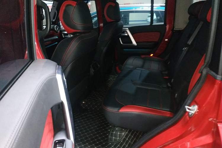 Used BAIC Off-Road BJ40 2023 2.0T Automatic Four-Wheel Drive Urban Hunter Edition Chivalrous Type Interior 4