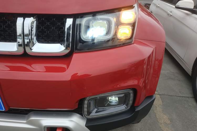 Used BAIC Off-Road BJ40 2023 2.0T Automatic Four-Wheel Drive Urban Hunter Edition Chivalrous Type Left Front Headlight