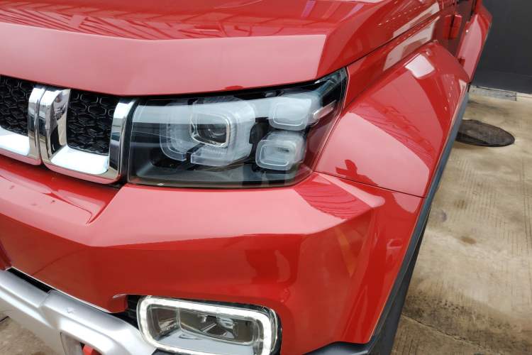 Used BAIC Off-Road BJ40 2023 2.0T Automatic Four-Wheel Drive Urban Hunter Edition Chivalrous Type Left Front Headlight
