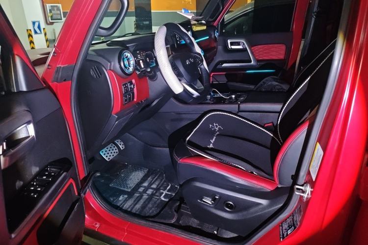 Used BAIC Off-Road BJ40 2023 2.0D Automatic Four-Wheel Drive Blade Hero Edition Adventurer Type Left Front Seat