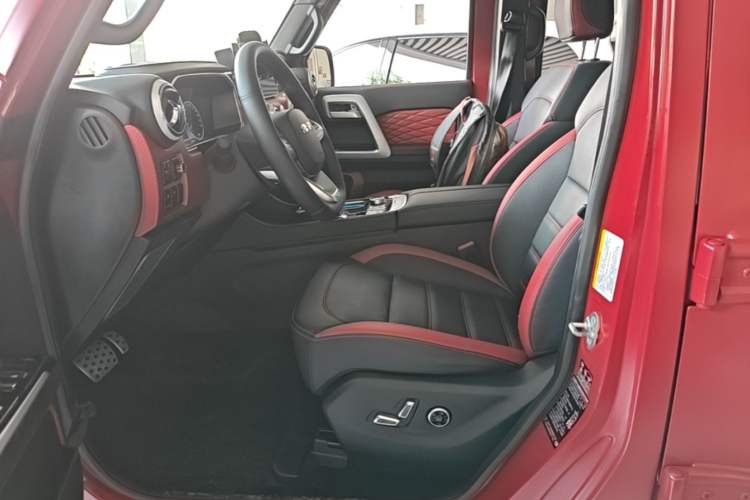 Used BAIC Off-Road BJ40 2023 2.0D Automatic Four-Wheel Drive Blade Hero Edition Adventurer Type Left Front Seat