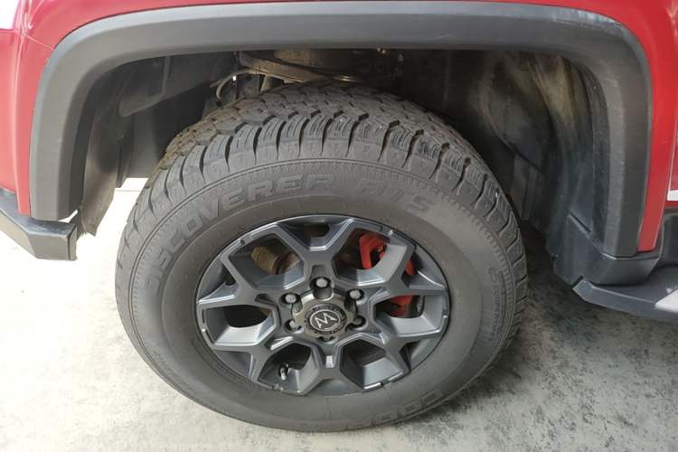 Used BAIC Off-Road BJ40 2023 2.0D Automatic Four-Wheel Drive Blade Hero Edition Adventurer Type Left Front Wheel Hub