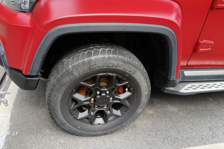 Used BAIC Off-Road BJ40 2023 2.0D Automatic Four-Wheel Drive Blade Hero Edition Adventurer Type Left Front Wheel Hub