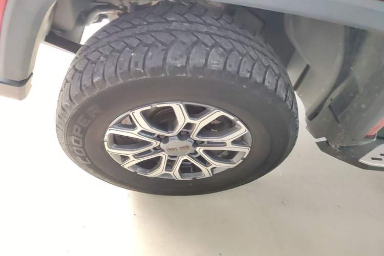 Used BAIC Off-Road BJ40 2023 2.0T Automatic Four-Wheel Drive Urban Hunter Edition Chivalrous Type Left Front Wheel Hub
