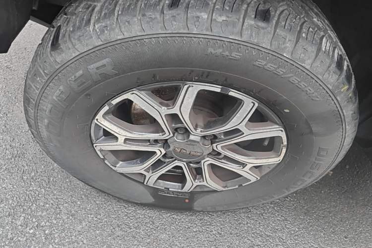 Used BAIC Off-Road BJ40 2023 2.0T Automatic Four-Wheel Drive Urban Hunter Edition Chivalrous Type Left Front Wheel Hub